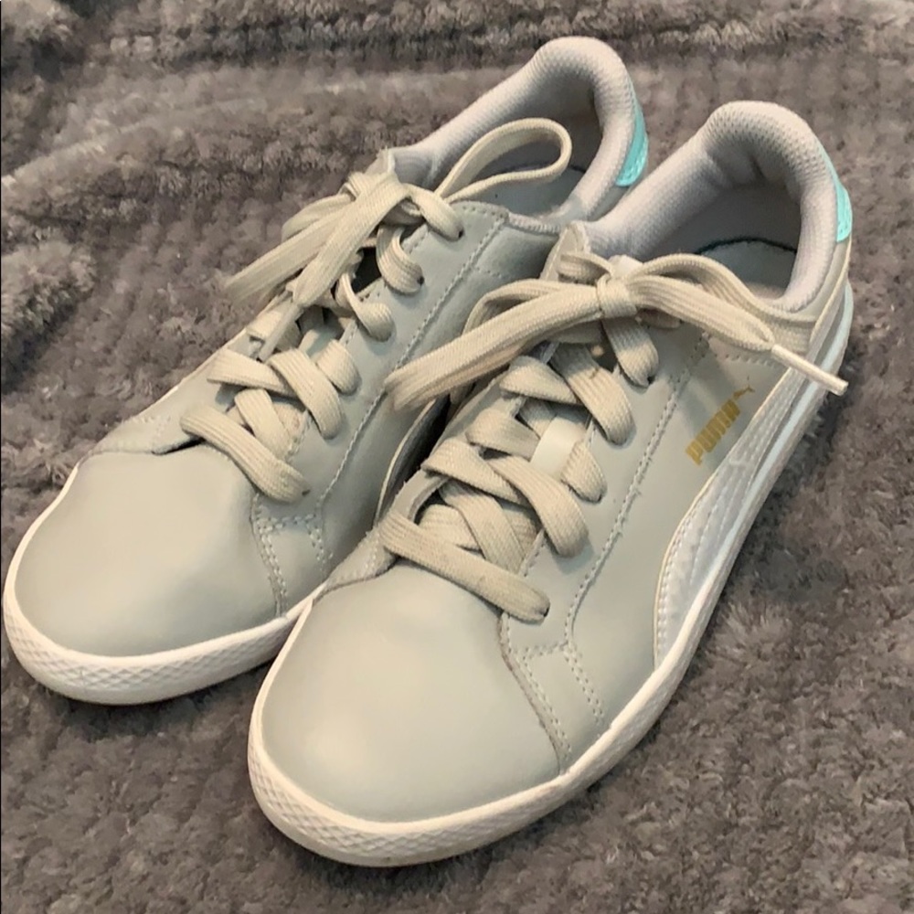 Gray Pumas with mint and gold details